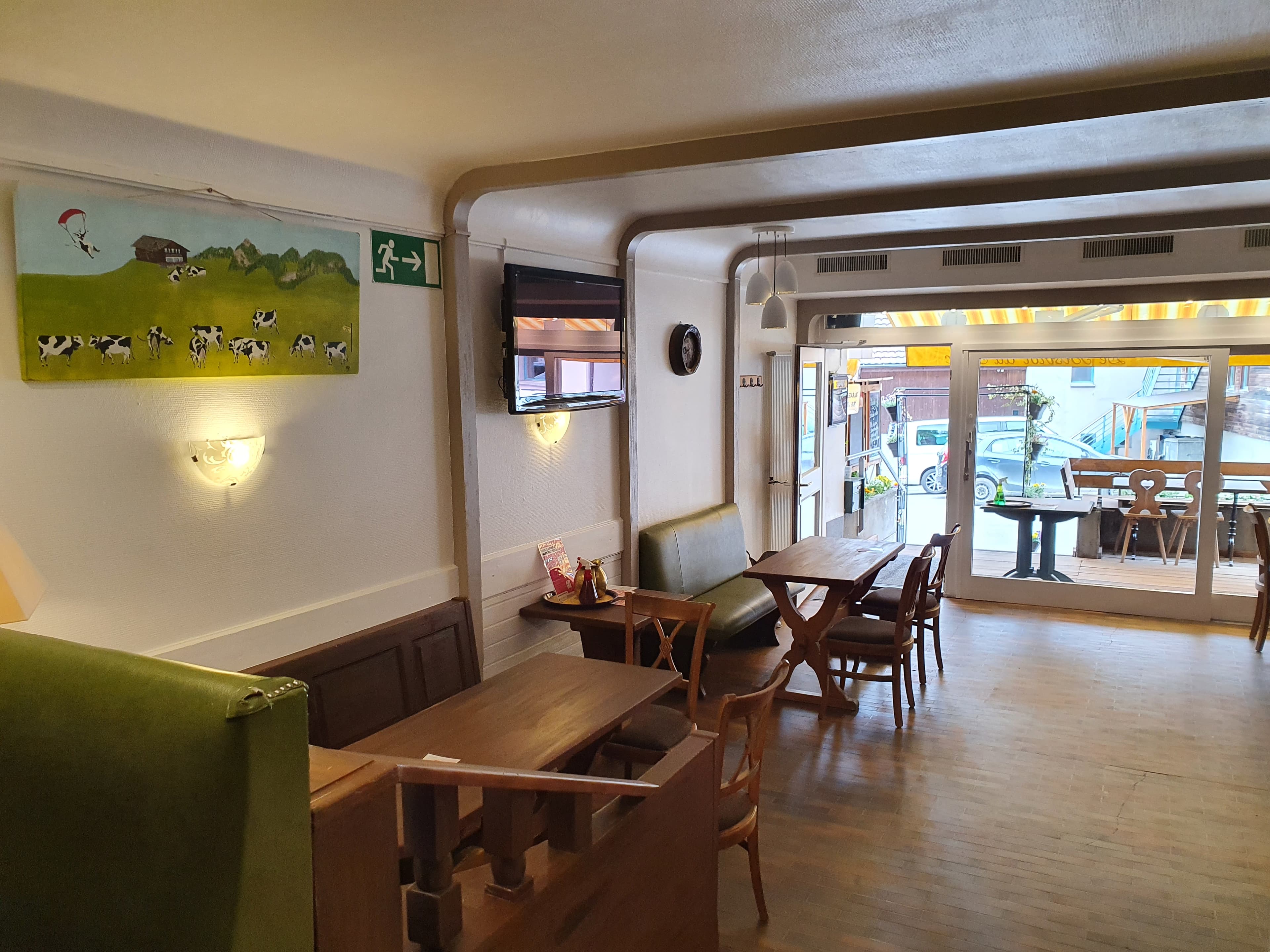 L'intérieur convivial ouvert sur la terrasse